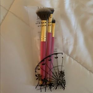 Luxie 3 piece brush set